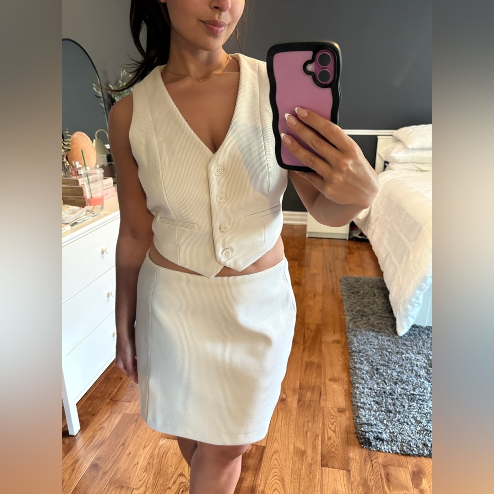 House of Harlow 1960 Cream Skirt Set